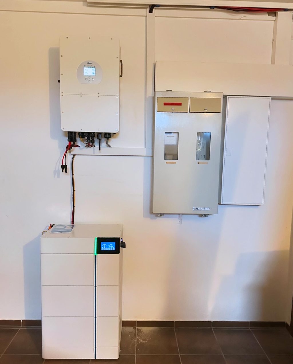 Wechselrichter + Speicher – aufgeräumter Aufbau · Bonn